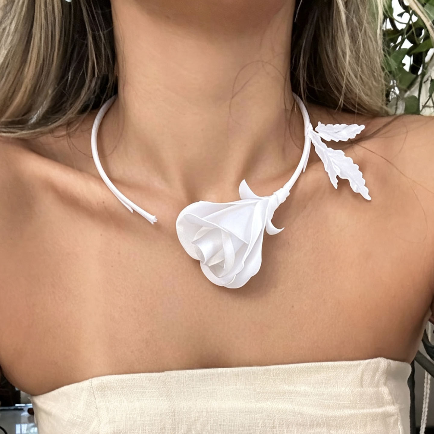 Collier de fleurs roses blanch - Women Formal Wear Black And White avis et prix